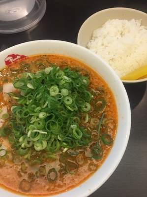 「辛旨ラーメンみそ風味、ライス」@京都銀閣寺 ますたにラーメン 日本橋本店の写真