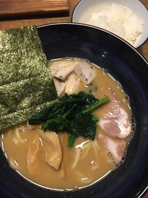 「らーめん、ライス」@麺や わたるの写真