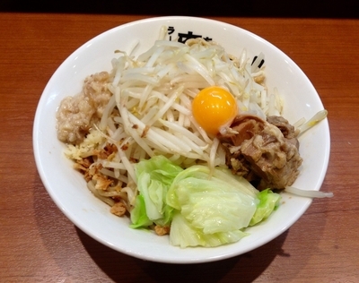 「汁なし 780円+カレー玉 10円」@ラーメン 肉を喰らえ！！ 日吉総本店の写真