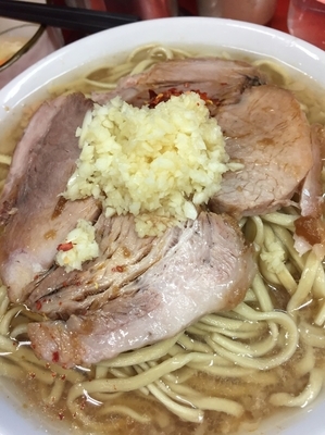 「ラーメン小　カタメ　ニンニク　ヤサイ抜き　７００円」@ラーメン二郎 神田神保町店の写真