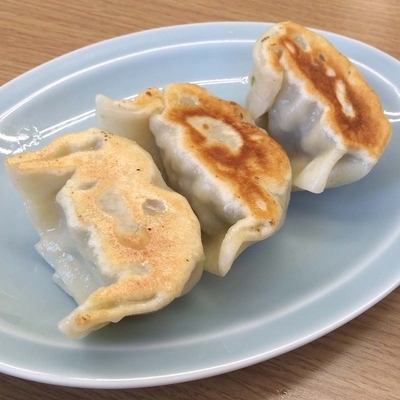 「餃子3ヶ　280円」@麺屋 つるるの写真