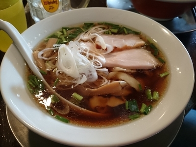 「手打ち中華そば700円＋ハイボール＋ポテトサラダ」@立ち呑み居酒屋 金町製麺の写真