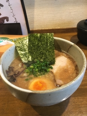「醤油とんこつラーメン」@豚骨らーめん いちご家の写真