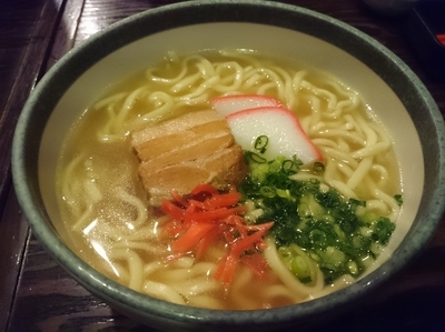 「沖縄そば700円＋ハイボール×2」@うりずんの風の写真