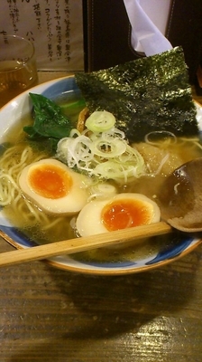 「鶏塩らーめん+半熟玉子1/2」@ラーメン みしまの写真