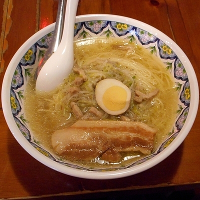 「ネギラーメン（800円）＋豚バラ角煮（無料クーポン）」@中国ラーメン 揚州商人 町田忠生店の写真