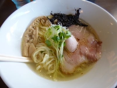 「あさり出汁地鶏そば塩（750円）」@麺や 虎徹の写真