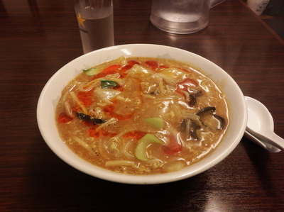 「酢辣湯麺（酸味と辛味が効いたラーメン）」@華龍 白石亭の写真