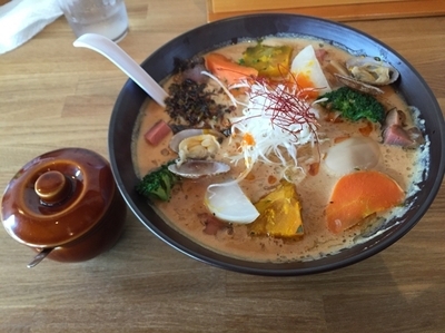 「野菜と有機豆乳の味噌ラーメン-ほうとう仕立て- 1,200円」@湖麺屋 Reel Cafeの写真
