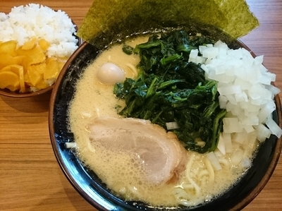 「ラーメン￥734円＋ほうれん草（クーポンで無料）」@壱角家 ふじみ野店の写真