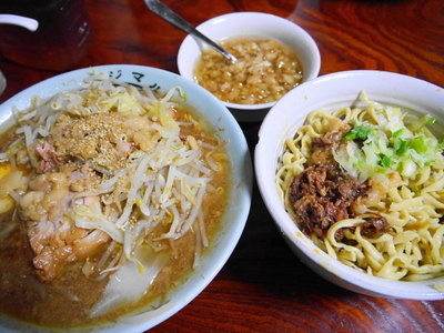 「富士丸ラーメン＋白多め＋脂」@ラーメン富士丸 明治通り都電梶原店の写真