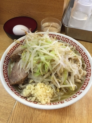 「小ラーメン ニンニク 生たまご」@ラーメン二郎 環七新新代田店の写真