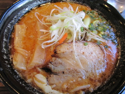 「赤味噌らーめん＋ミニ杏仁豆腐　「780円＋ｻｰﾋﾞｽ」」@福田製麺所の写真