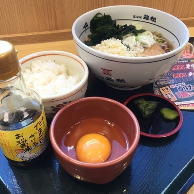 「TKG朝セット（￥400）」@名代 箱根そば 田町芝浦店の写真