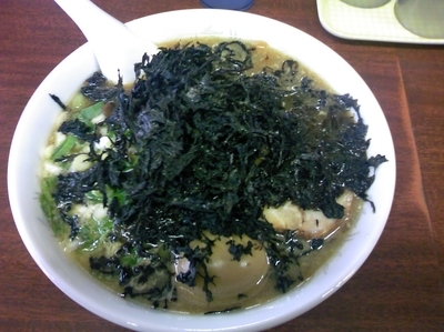 「こくうまラーメン（黒）・大盛　+　味玉（ラーパス）」@陽気軒の写真
