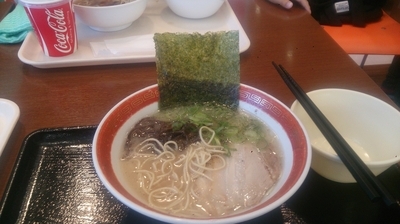 「トンコツラーメン 白」@豚丼・博多とんこつ ばりかた屋 アリオ川口店の写真