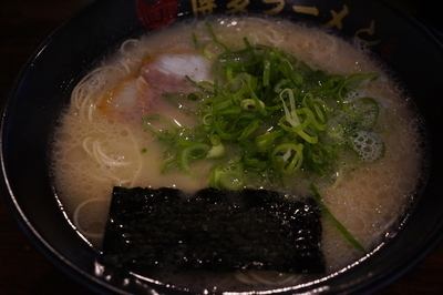 「博多ラーメン ＋替え玉無料」@博多ラーメン つるの写真