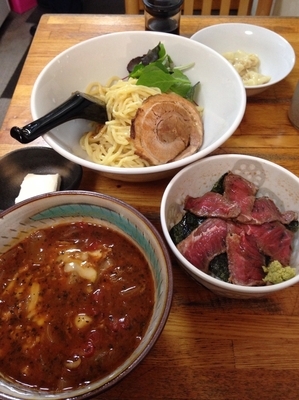 「トマトつけ麺  ミニローストビーフ丼  ワンタン(クーポン)」@塚越ラーメンの写真