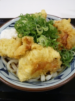 「タル鶏天（並）590円」@丸亀製麺 島忠ホームズ草加舎人店の写真