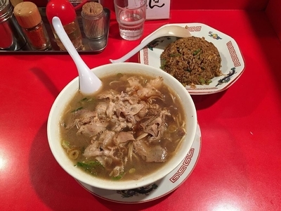 「中華そば・ヤキメシ1/2」@末廣ラーメン本舗 仙台駅前分店の写真