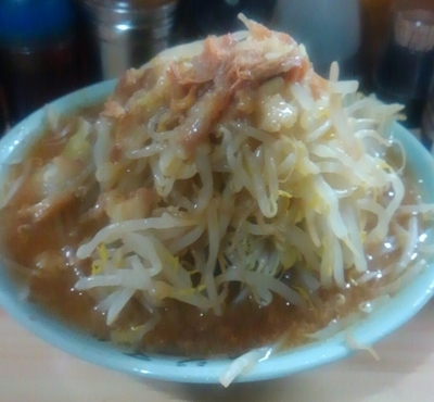 「富士丸ラーメン＋白　850円　ヤサイ」@ラーメン富士丸 明治通り都電梶原店の写真