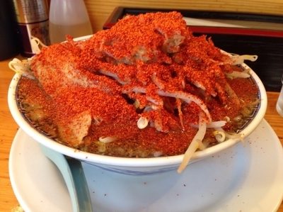 「しょうゆラーメンかためヤサイからめ自前一味唐辛子750円」@ラーメン ガジローの写真