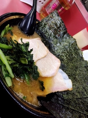 「チャーシュー麺（硬め）＋海苔＋半ライス」@王道家の写真
