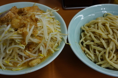 「つけめん（３００Ｇ、野菜チョイ増し）＋豚マシ」@立川マシマシ 5号店の写真