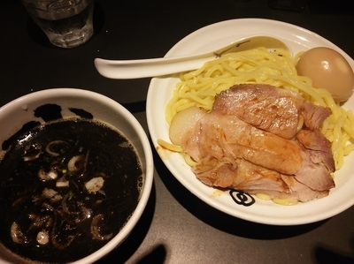 「味たま黒つけ麺中盛り」@麺屋武蔵 武骨相傳の写真