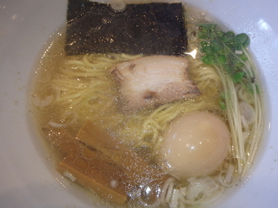 「塩らーめん(690円)、味玉(100円)」@二代目煮干しラーメンまるにぼ 防府本店の写真