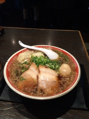 「魂のラーメン大盛+ワンタン」@尾道ラーメン 麺一筋 桜木町店の写真