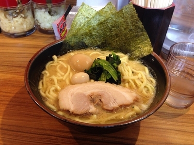 「ラーメン（大盛り）味玉 842円＋クーポン利用」@壱角家 鶴川店の写真