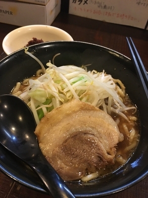「レディースラーメン➕辛味(100円)」@麺や豚髭の写真
