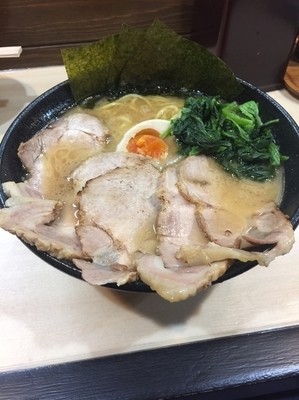 「チャーシュー麺大盛1000円、キャベチャ100円、硬め濃いめ」@とんこつ工房 辰味の写真