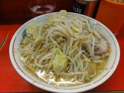 「ラーメン600円　麺硬め　ニンニク　脂」@ラーメン二郎 三田本店の写真