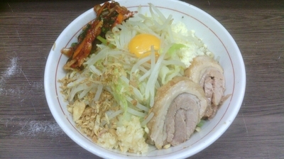 「小ラーメン+汁なし+ニラキム+粉チーズ ニンニク 950円」@ラーメン二郎 横浜関内店の写真