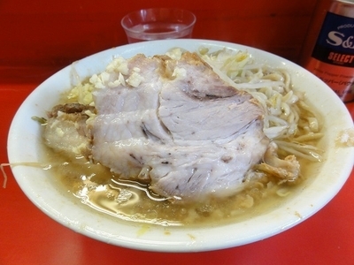「ラーメン600円　野菜そのまま　ニンニク」@ラーメン二郎 三田本店の写真