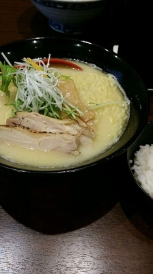 「濃厚鶏白湯(大盛100円+ランチ半ライス無料)」@麺屋 ゆうすけの写真