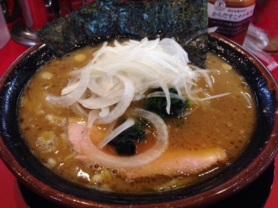 「中盛ラーメン ＋ タマネギ」@家系ラーメン王道 王道之印の写真