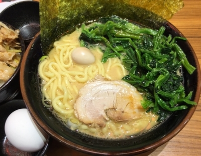 「ミニすためし定食＋ほうれん草（￥993＋無料クーポン）」@横浜家系ラーメン 壱角家 大和桜ヶ丘店の写真