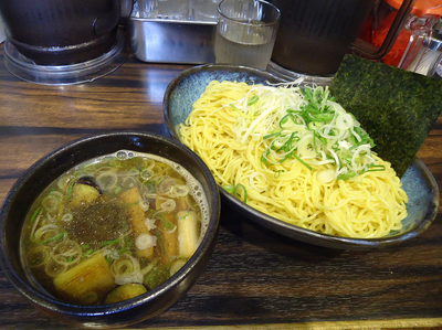 「『鴨煮干つけ麺 中盛(￥850)』」@丸め～背脂煮干～の写真