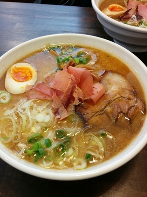 「旨塩とんこつ中盛り」@らーめん盛智の写真