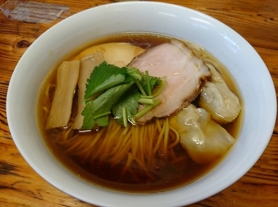 「醤油わんたん麺 900円」@飯田商店 湯河原本店の写真