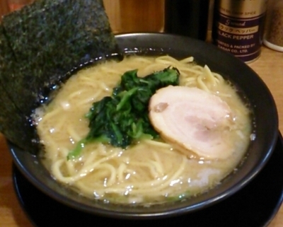 「醤油豚骨ラーメン」@横浜家系ラーメン 浅草家の写真