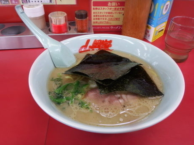 「醤油ラーメン　普通」@ラーメン山岡家 滝川店の写真