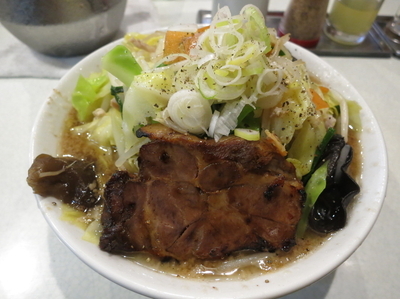 「背あぶら入しょうゆたんめん ＋ チャーシュー　　980円」@麺処 まるよし商店の写真