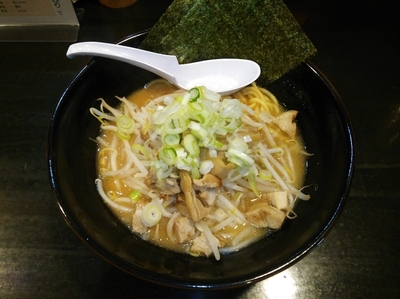 「豚骨味噌（大盛）【冬季限定】」@らあめん 万咲の写真