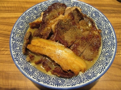 「ミニラーメン（７３０円）＋ステーキ×２　野菜抜き」@ラーメン燈郎の写真