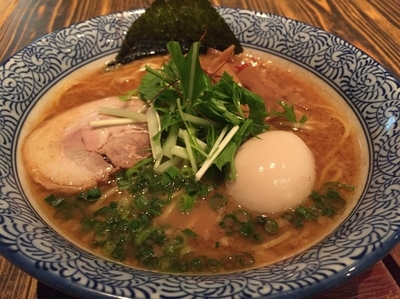 「魚介豚骨ラーメン 醤油 味玉」@らーめん 矢吹の写真