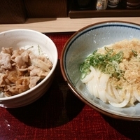 Ｃセット（小醤油うどん冷+生姜焼き丼）